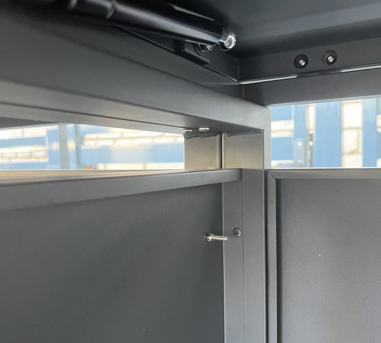 šiukšlių konteinerio pastogė