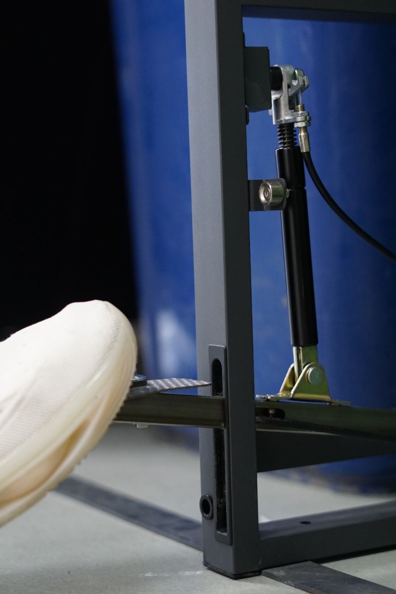 Trivietė šiukšlių konteinerio pastogė su pedalu MIKKO 8 šiukšlių konteinerio pastogė