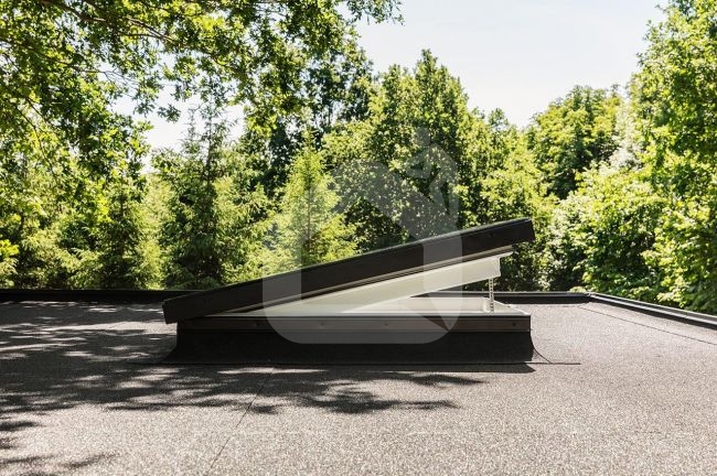 VELUX jumta logs plakanam jumtam ar gludu stiklu CVP, elektrisks (ieskaitot izmērus)