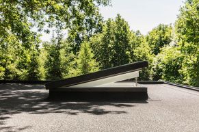 VELUX jumta logs plakanam jumtam ar gludu stiklu CVP, elektrisks (ieskaitot izmērus)