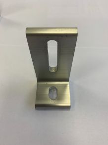 L formos priedų jungtis M10, 40x40x80x7 mm