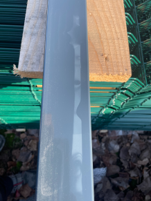 Stulpas tvorai 60x60 mm, H2,5 m, įvairios spalvos (SU DEFEKTAIS)