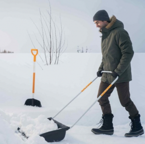 Sniego stumtuvas Fiskars, 149,5x72 cm, plastikas