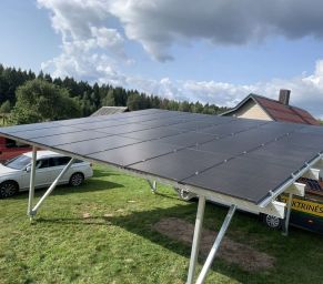 Dviejų automobilių stoginė saulės elektrinei