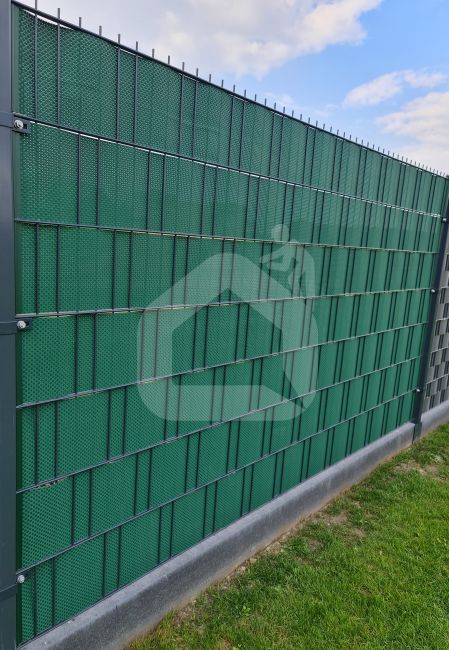 Tvoros juosta Rattan 190 mm x 2,55 m + 2 vnt. laikiklių, 830 g/m²