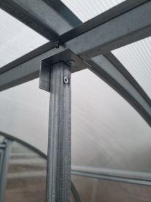 Universalus žiemos sutvirtinimas šiltnamiui