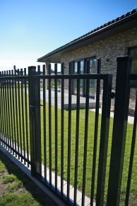 Metalinė 20x20 strypų tvora, 1500x2500 mm (atvira)